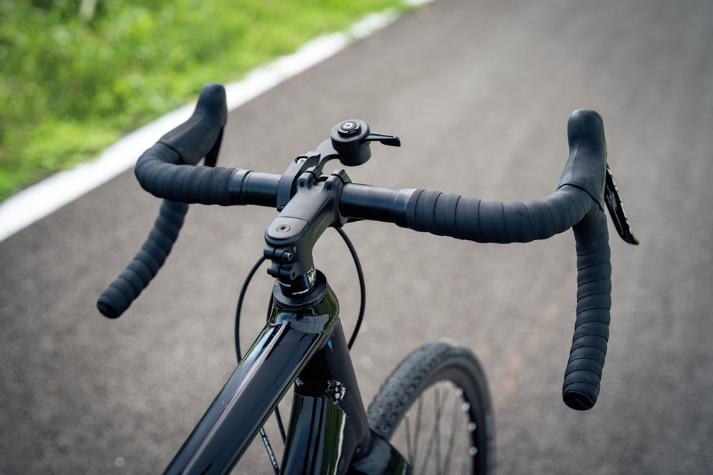 Outfront Pro, porta telefono con profilo basso per manubrio bici