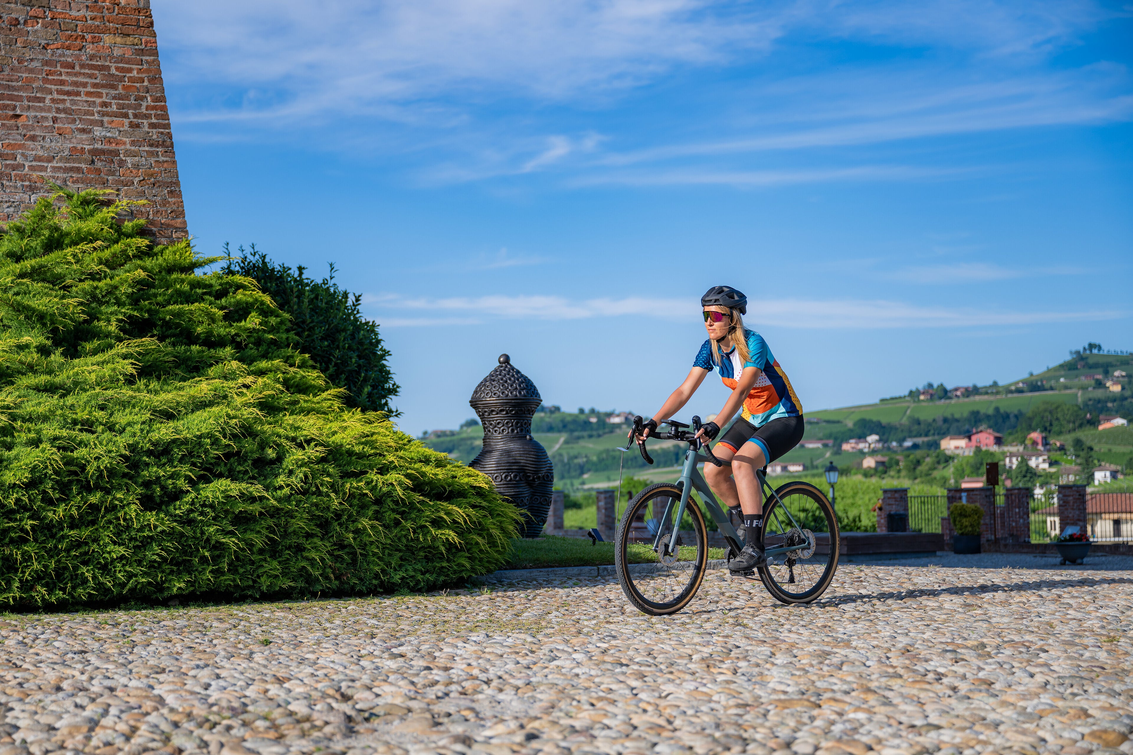 Outfront Pro, porta telefono con profilo basso per manubrio bici