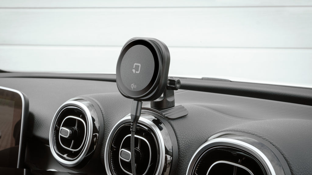 Mag Wireless Stick, Porta telefono magnetico con ricarica wireless e attacco adesivo