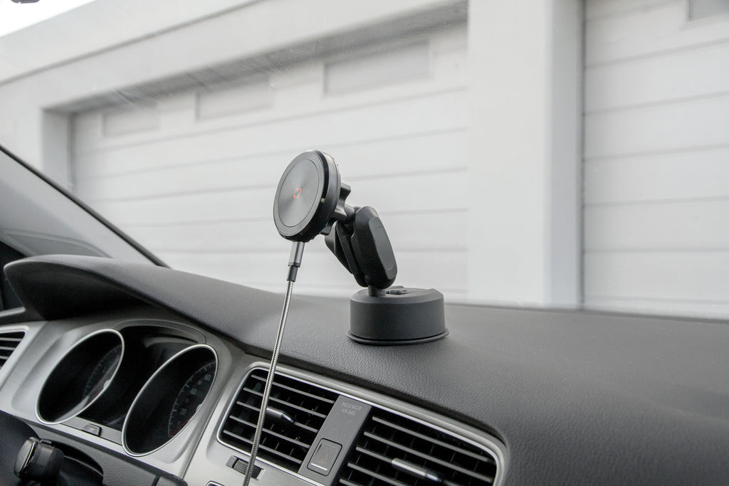 Mag Wireless Orbit, Porta telefono magnetico con ricarica wireless e attacco a ventosa adesiva