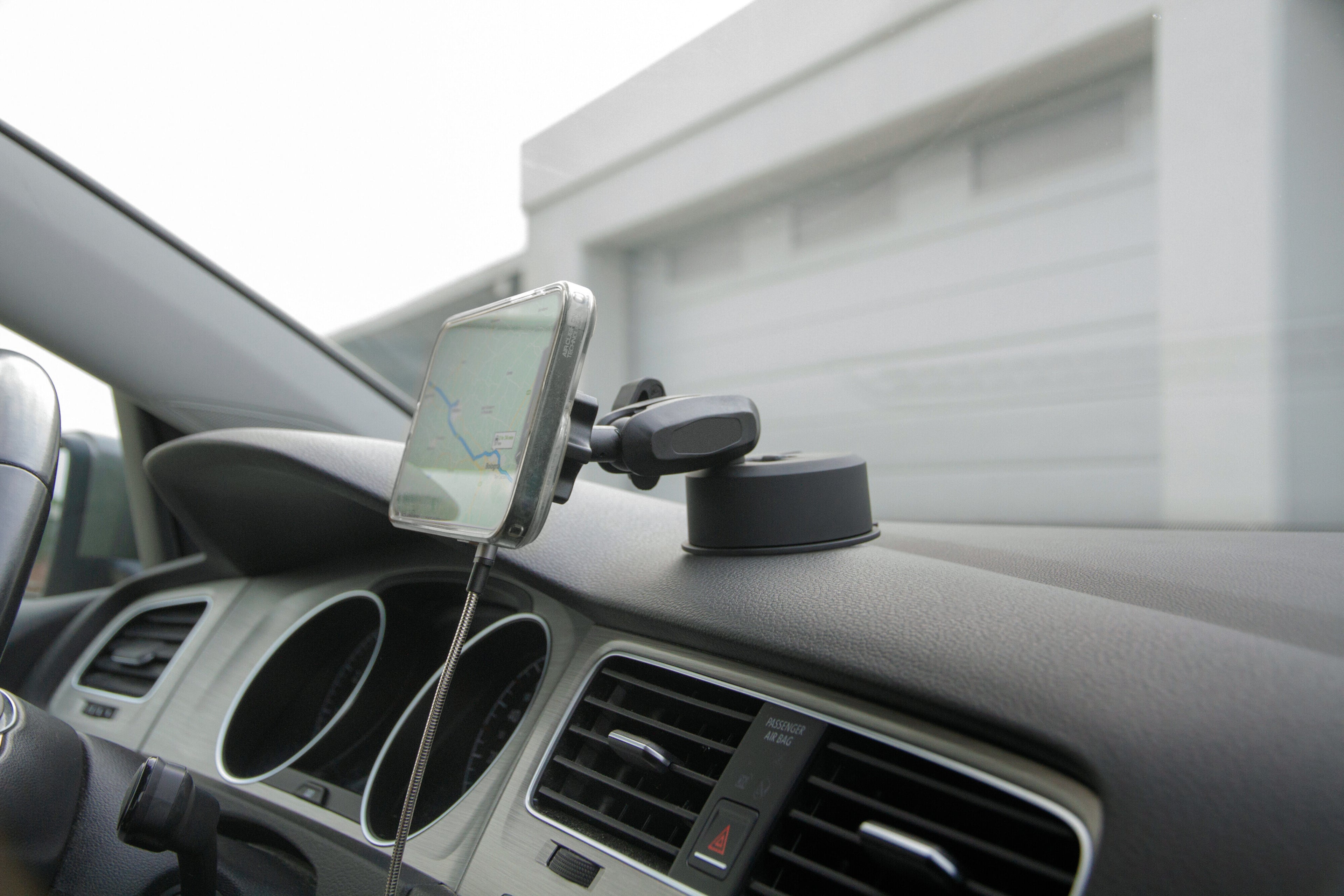 Mag Wireless Orbit, Porta telefono magnetico con ricarica wireless e attacco a ventosa adesiva