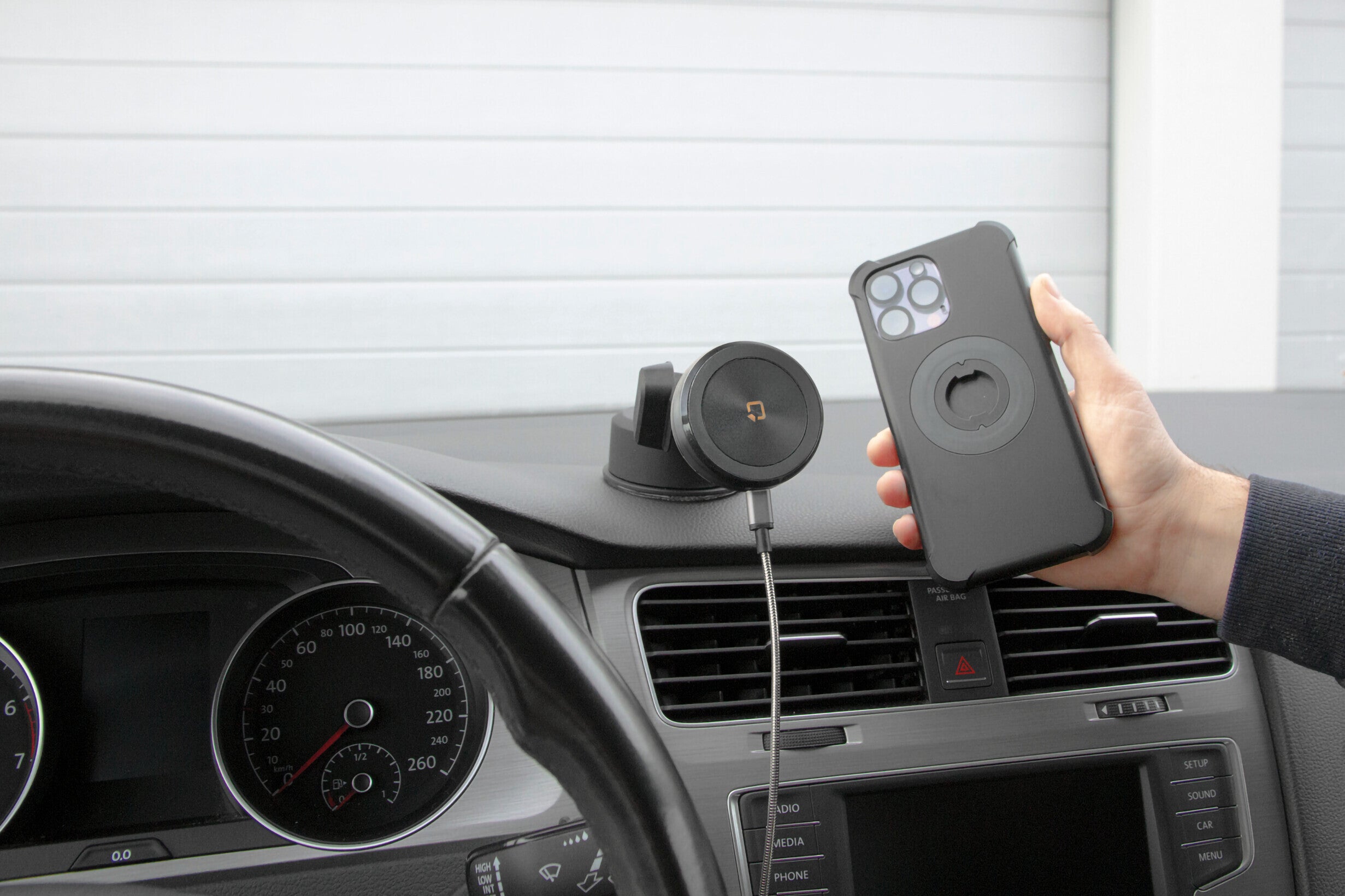 Mag Wireless Orbit, Porta telefono magnetico con ricarica wireless e attacco a ventosa adesiva