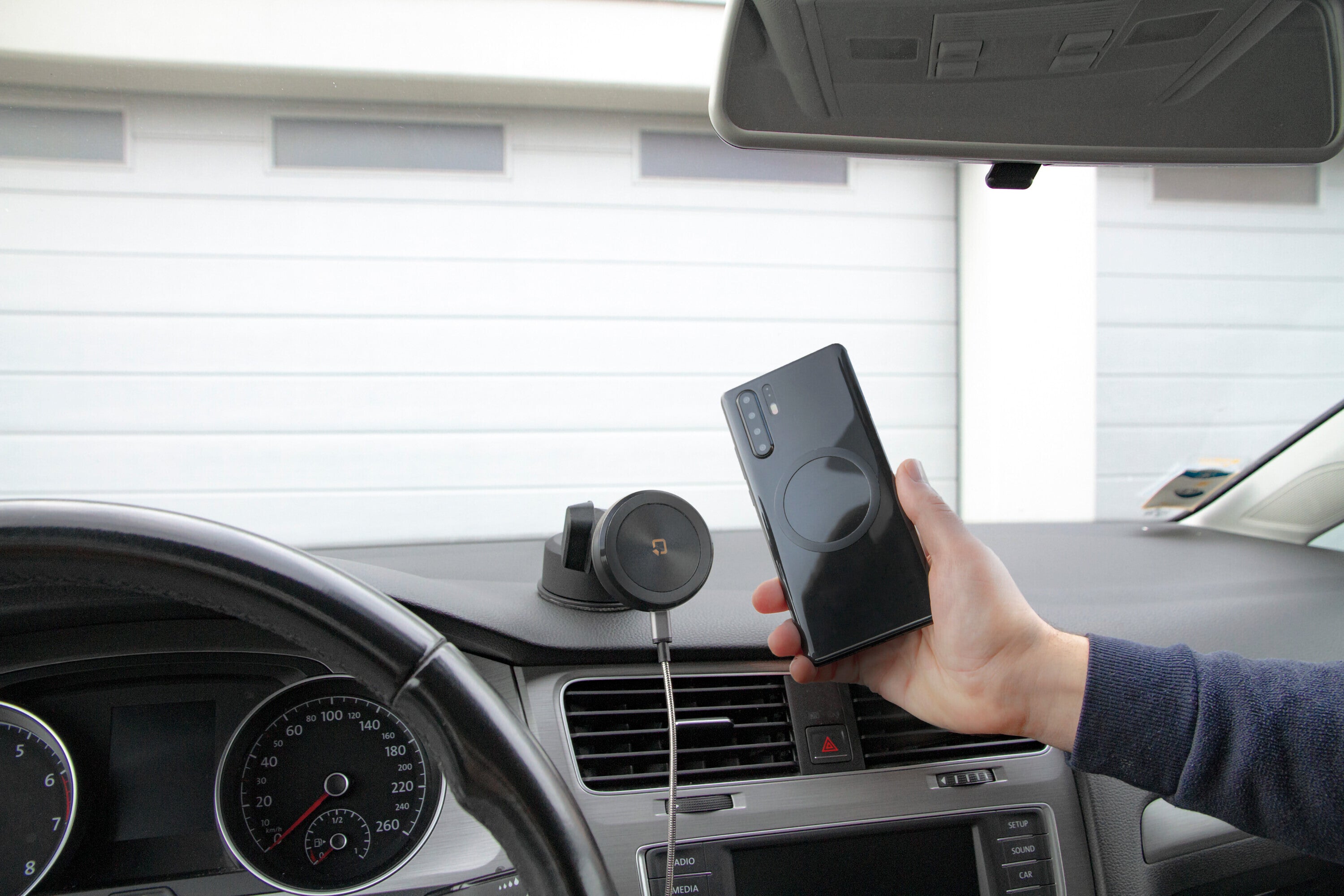 Mag Wireless Orbit, Porta telefono magnetico con ricarica wireless e attacco a ventosa adesiva