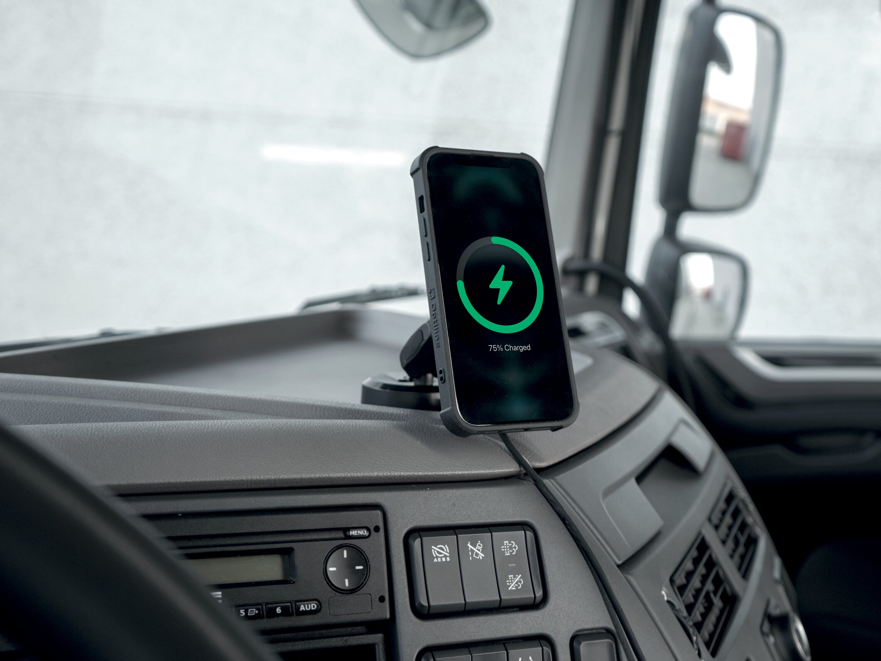 Mag Wireless Orbit, Porta telefono magnetico con ricarica wireless e attacco a ventosa adesiva