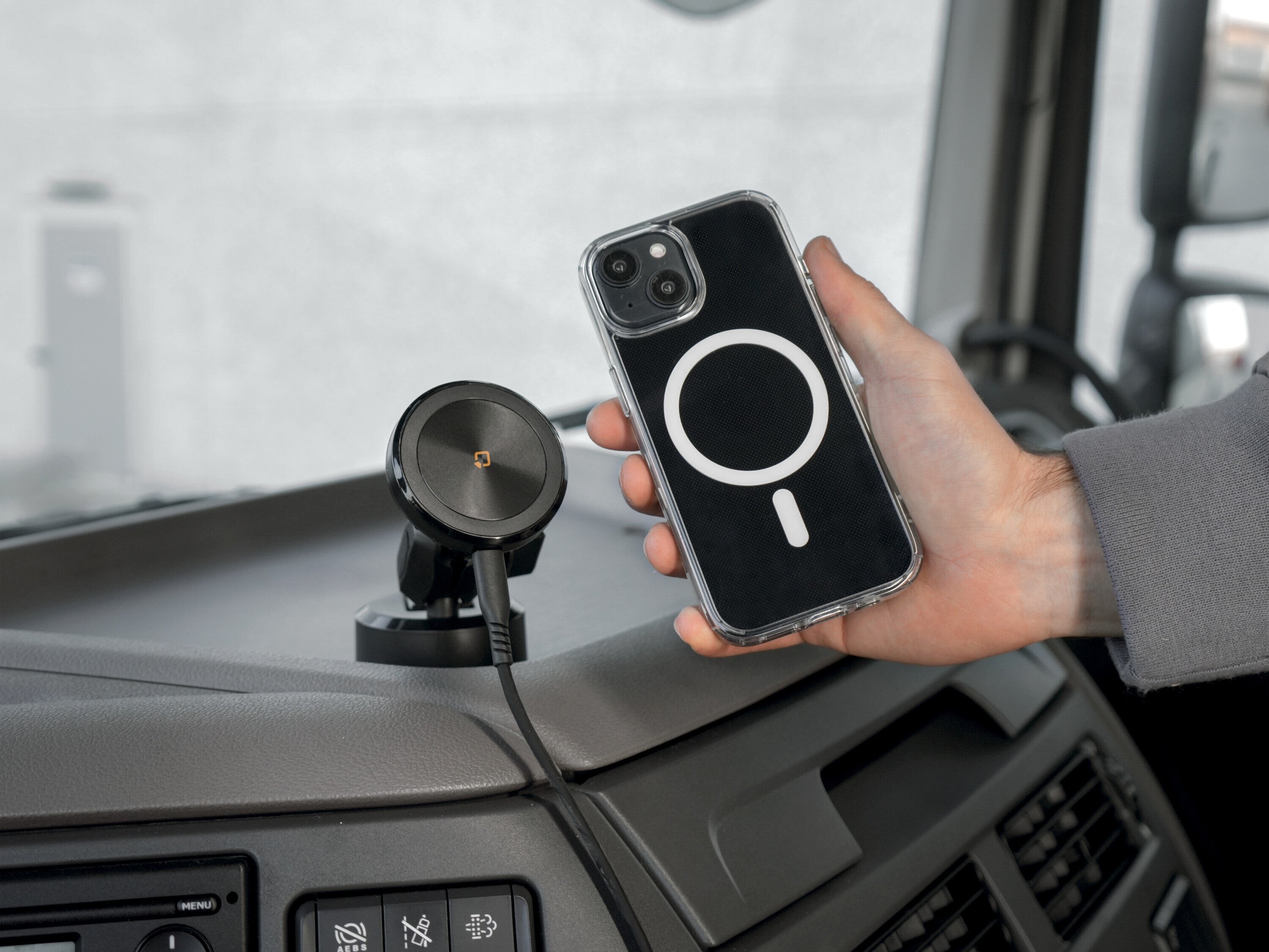 Mag Wireless Orbit, Porta telefono magnetico con ricarica wireless e attacco a ventosa adesiva