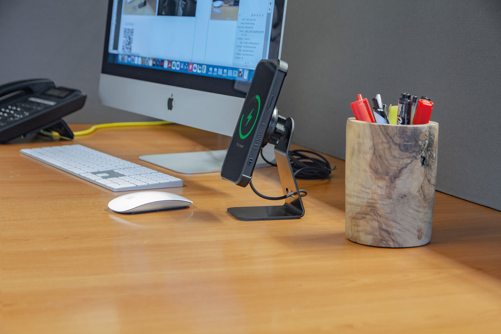 Mag Wireless Stand, Porta telefono magnetico da casa/ufficio con ricarica wireless