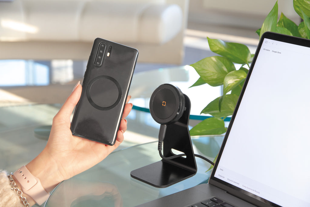 Mag Wireless Stand, Porta telefono magnetico da casa/ufficio con ricarica wireless