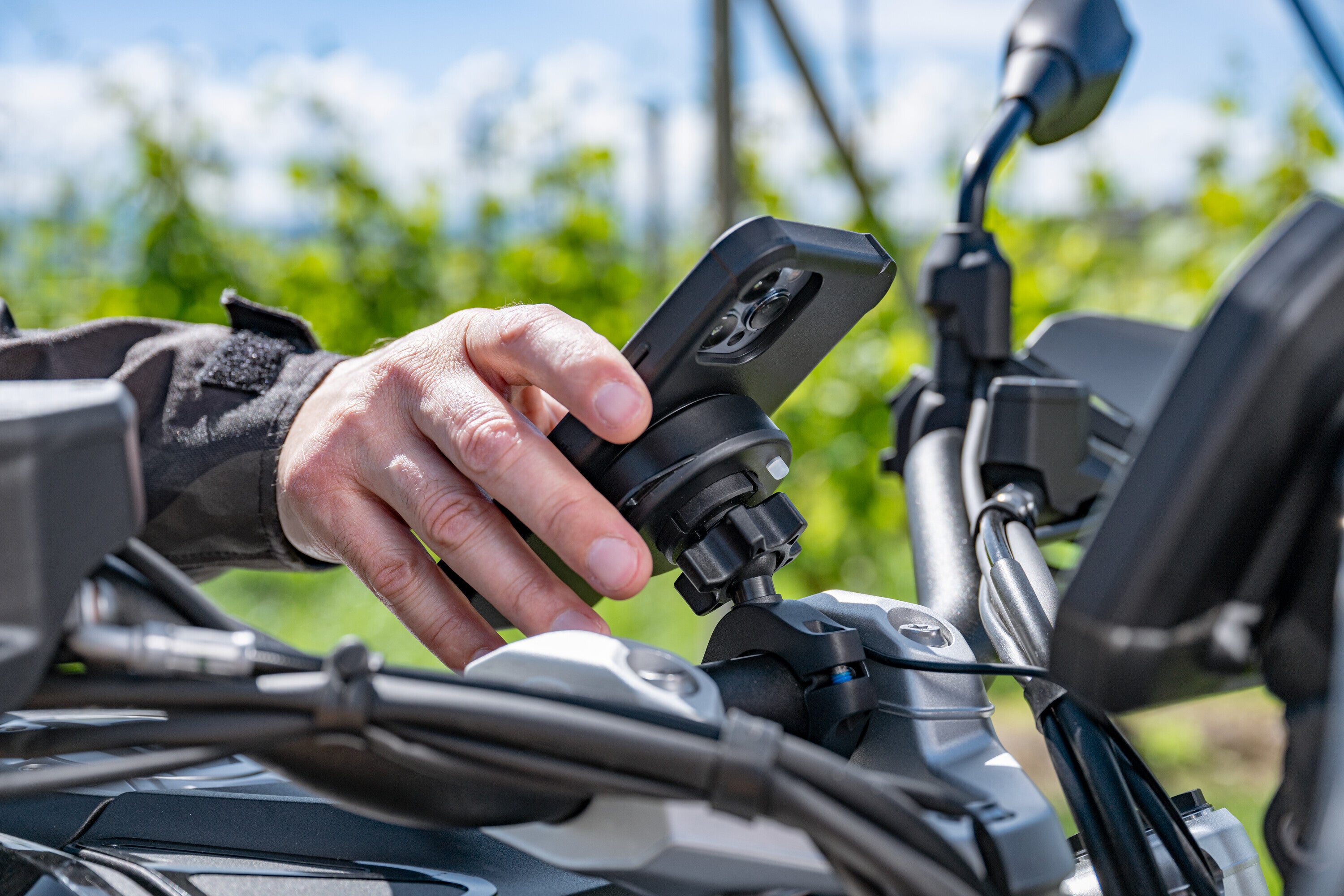 Caricatore wireless con anti-vibrazione