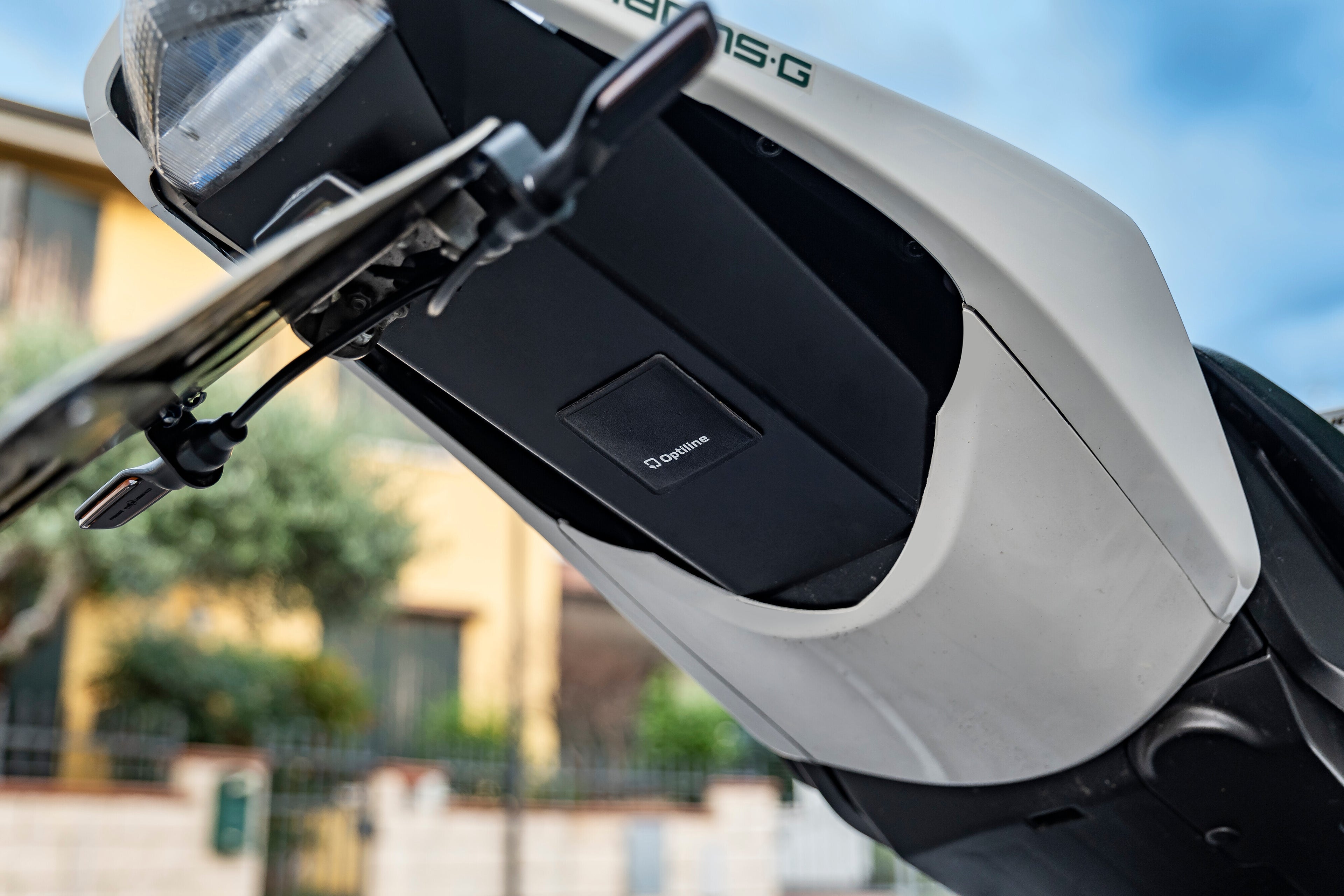 Opti Tracker Compact, Localizzatore Ultra-Sottile Adesivo