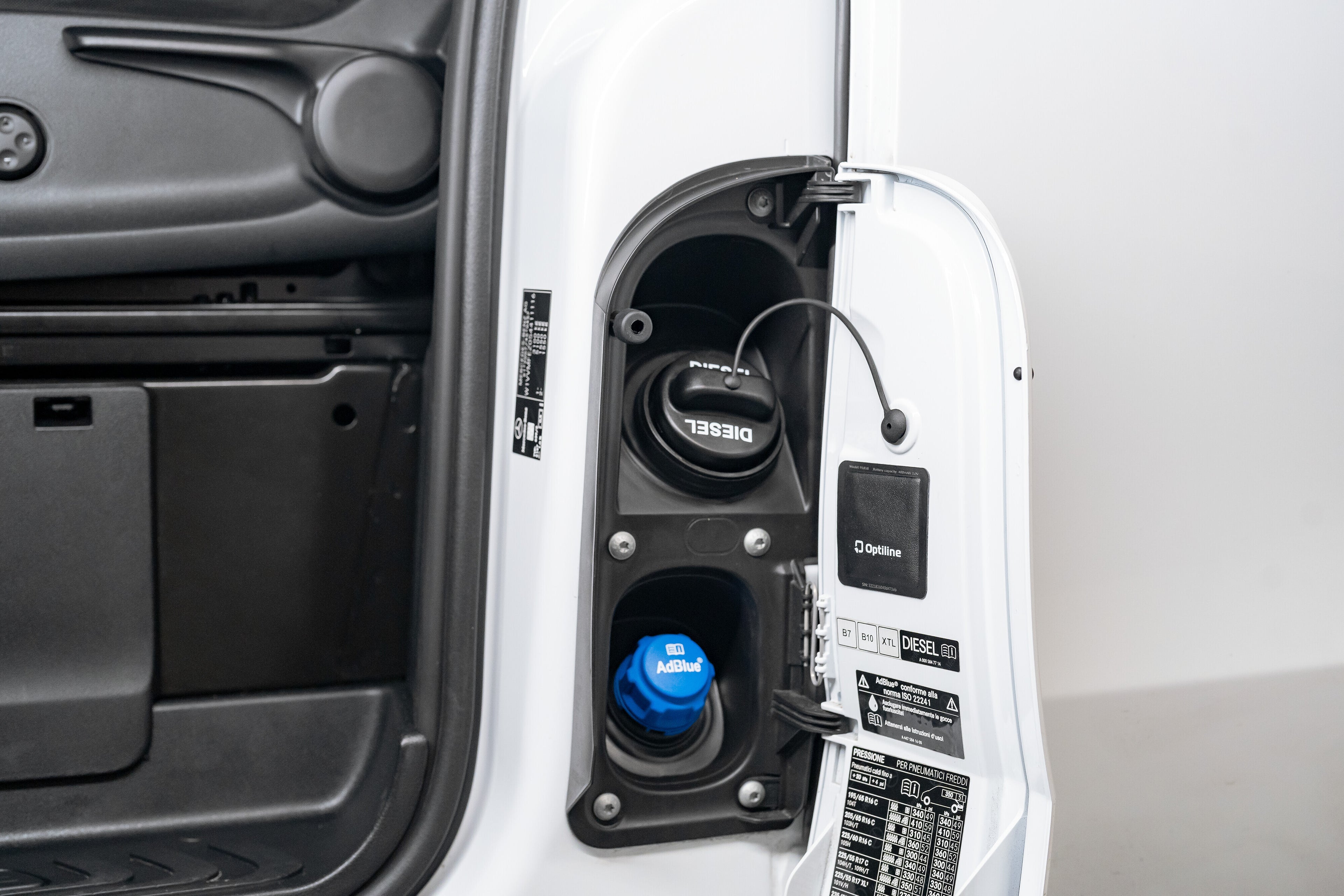 Opti Tracker Compact, Localizzatore Ultra-Sottile Adesivo