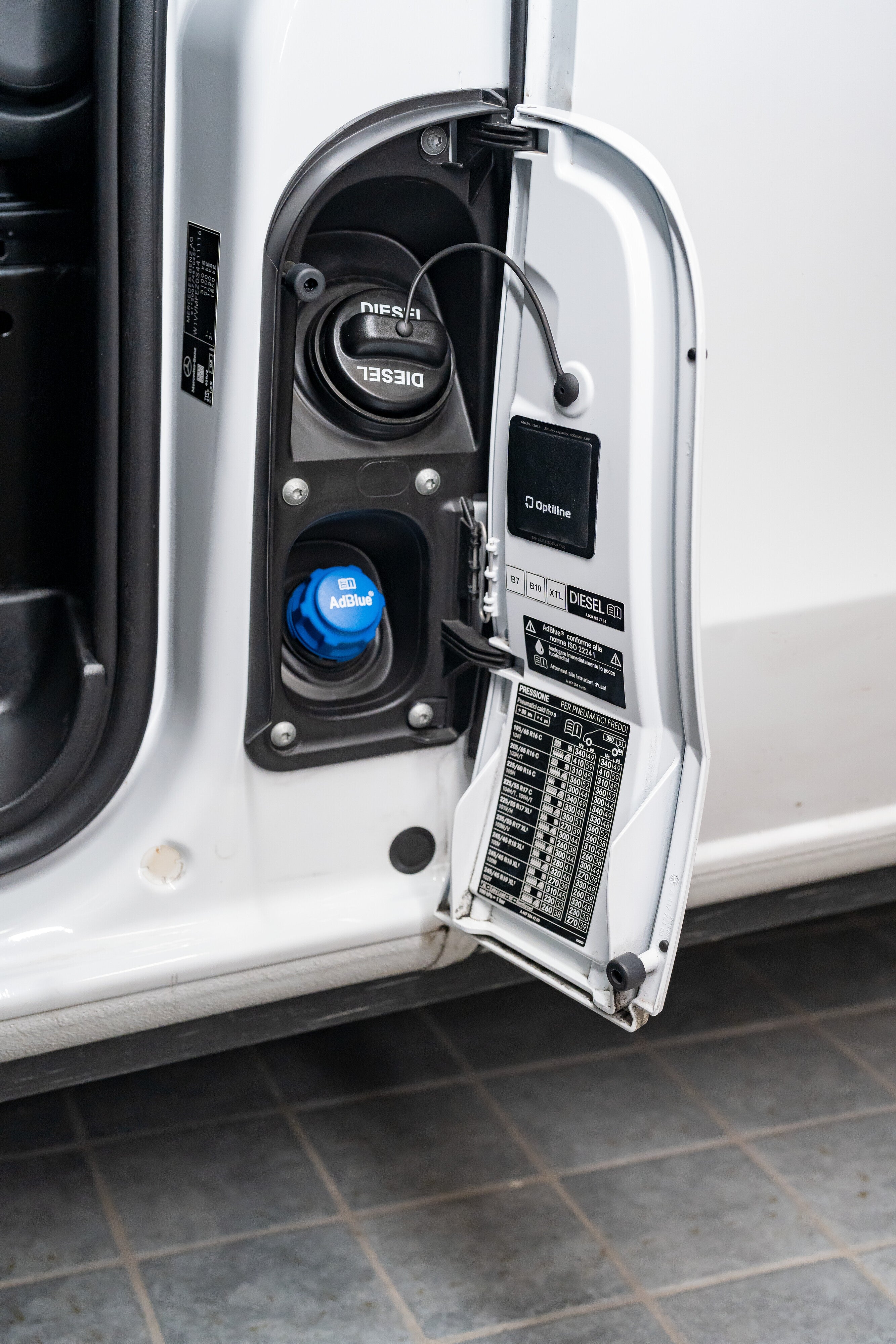 Opti Tracker Compact, Localizzatore Ultra-Sottile Adesivo