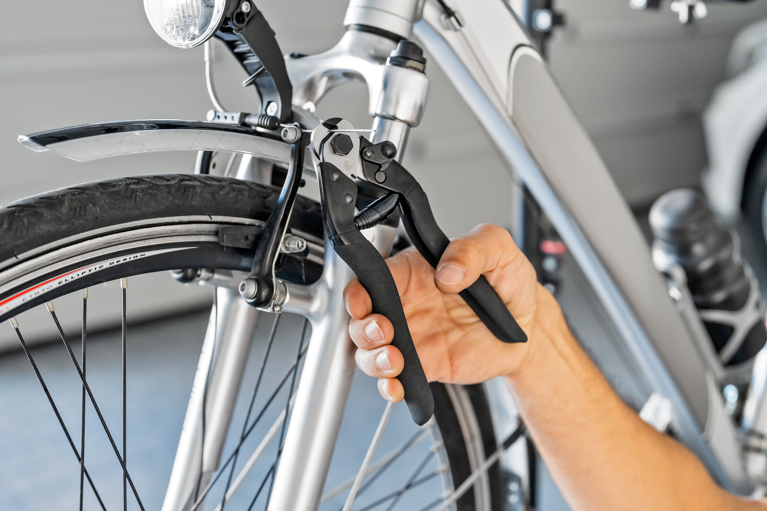 Pinza tagliacavi e guaine bici