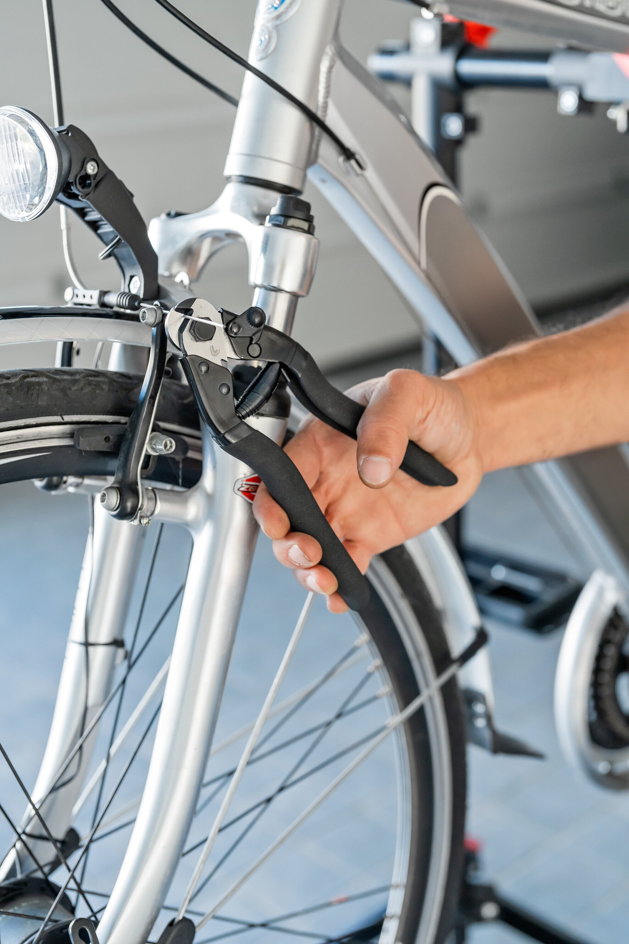 Pinza tagliacavi e guaine bici