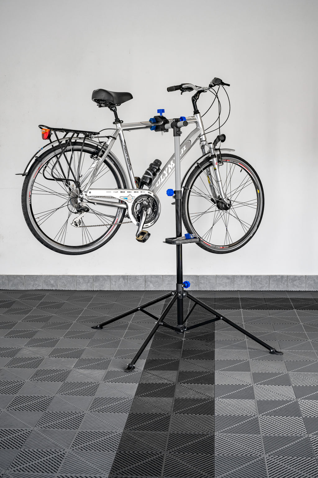 Cavalletto professionale per riparazione biciclette