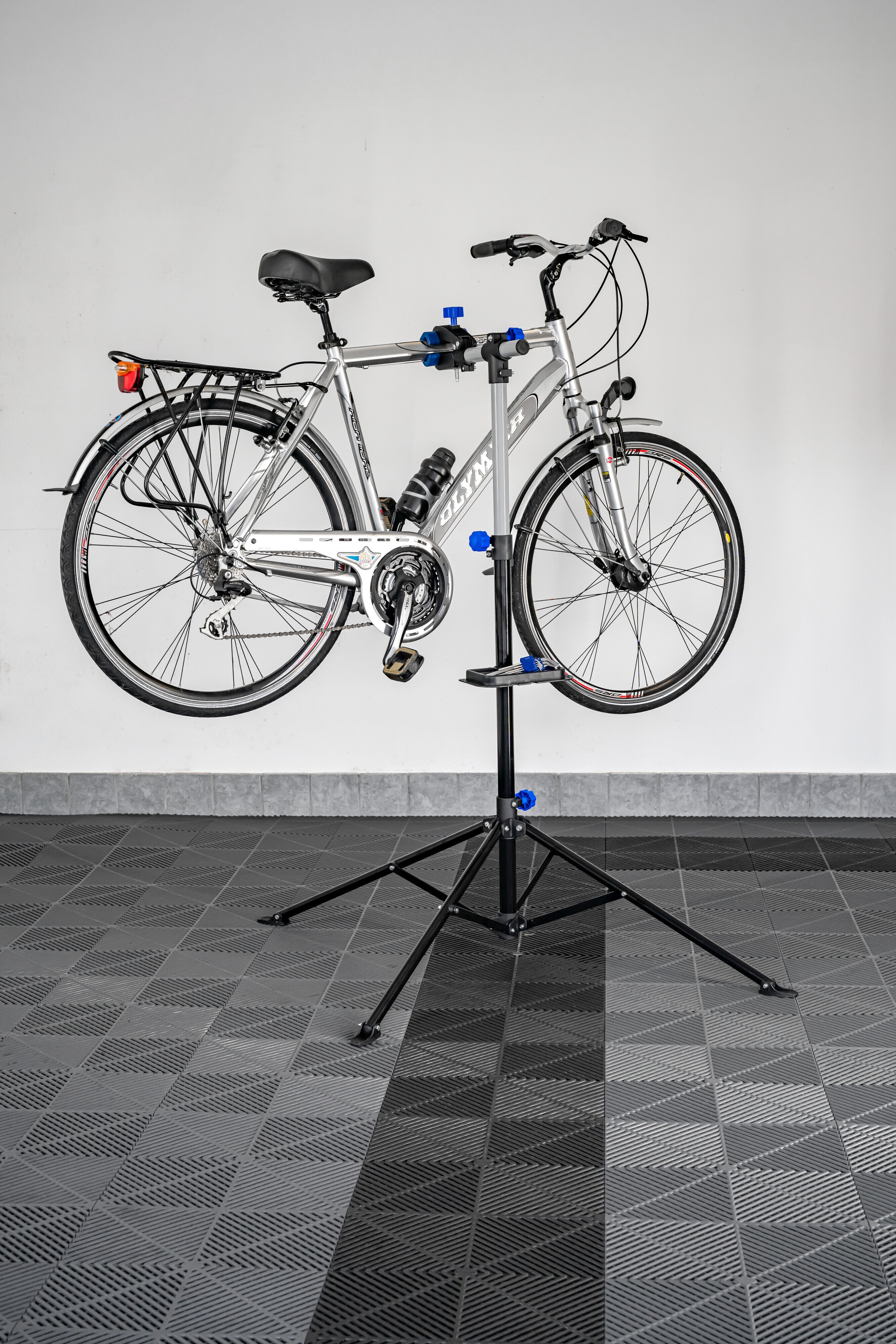 Cavalletto professionale per riparazione biciclette