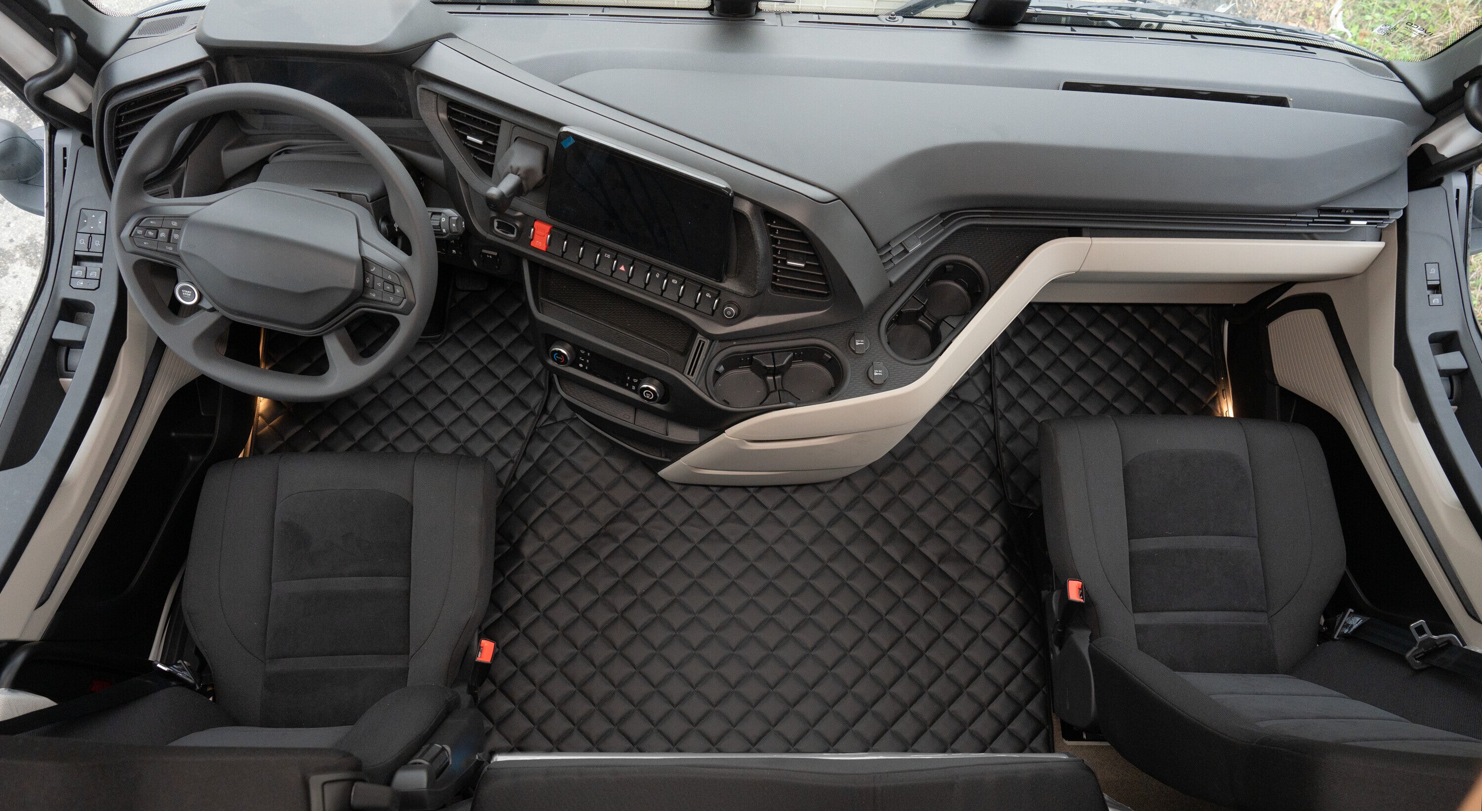 Tappeto centrale in Skeentex - Nero - compatibile per Iveco S-Way (06/24>)