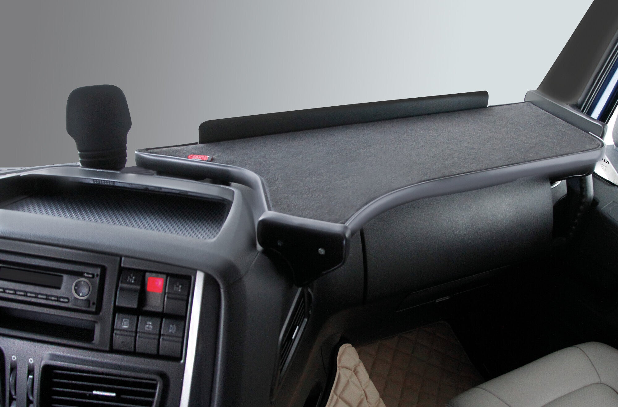 Tavolino per cruscotto - Centrale + Passeggero - compatibile per Iveco S-Way (10/19>05/24) con o senza telecamera - Iveco Stralis (07/12>12/19) cabina larga, con o senza telecamera - Iveco Stralis Hi-Way (07/12>08/16) cabina larga, con o senza telecame...