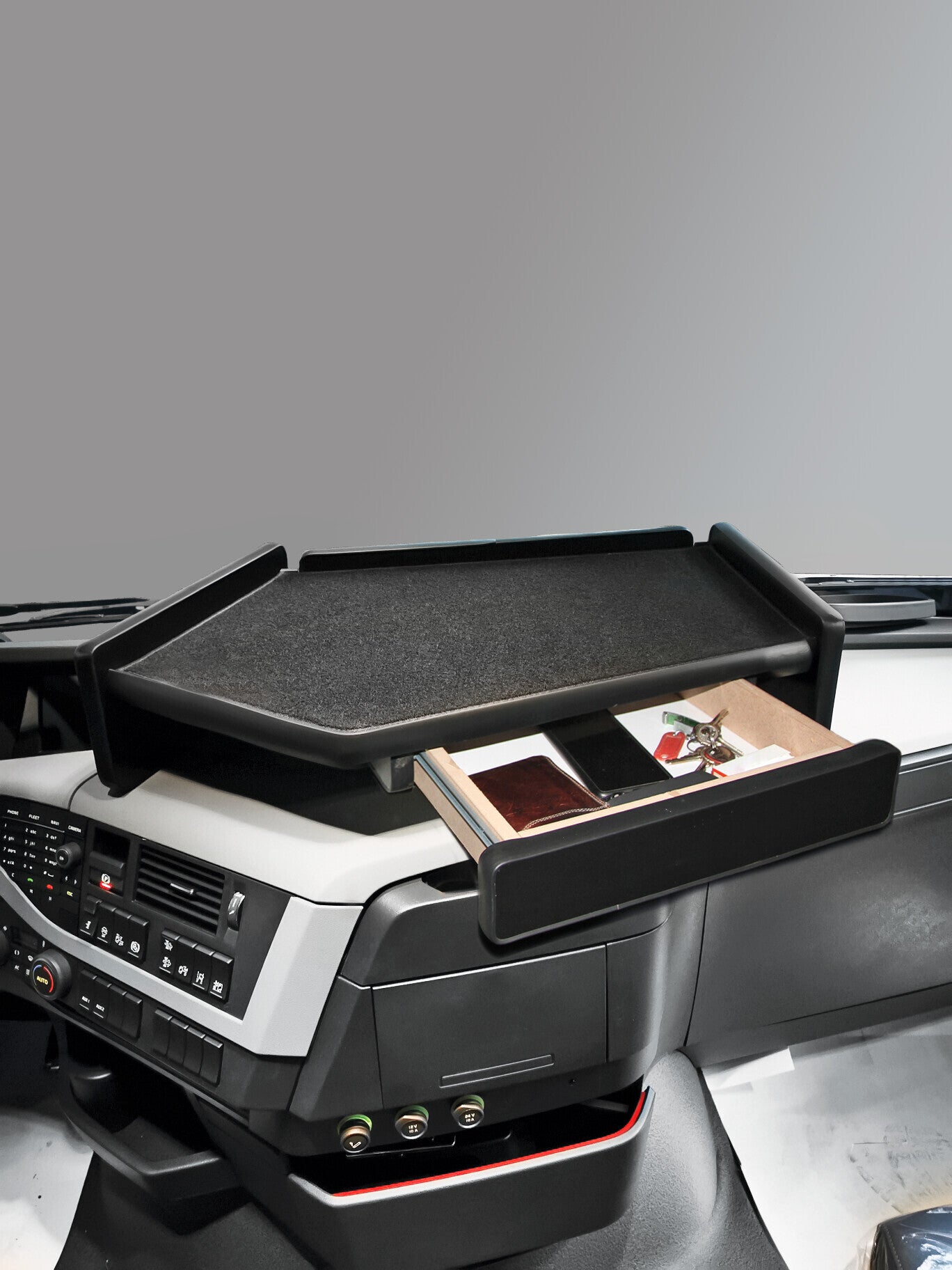 Tavolino con cassetto per cruscotto - Centrale - compatibile per Volvo FH Serie 4 (09/12>05/21) - Volvo FH Serie 5 (06/21>) no monitor su cruscotto