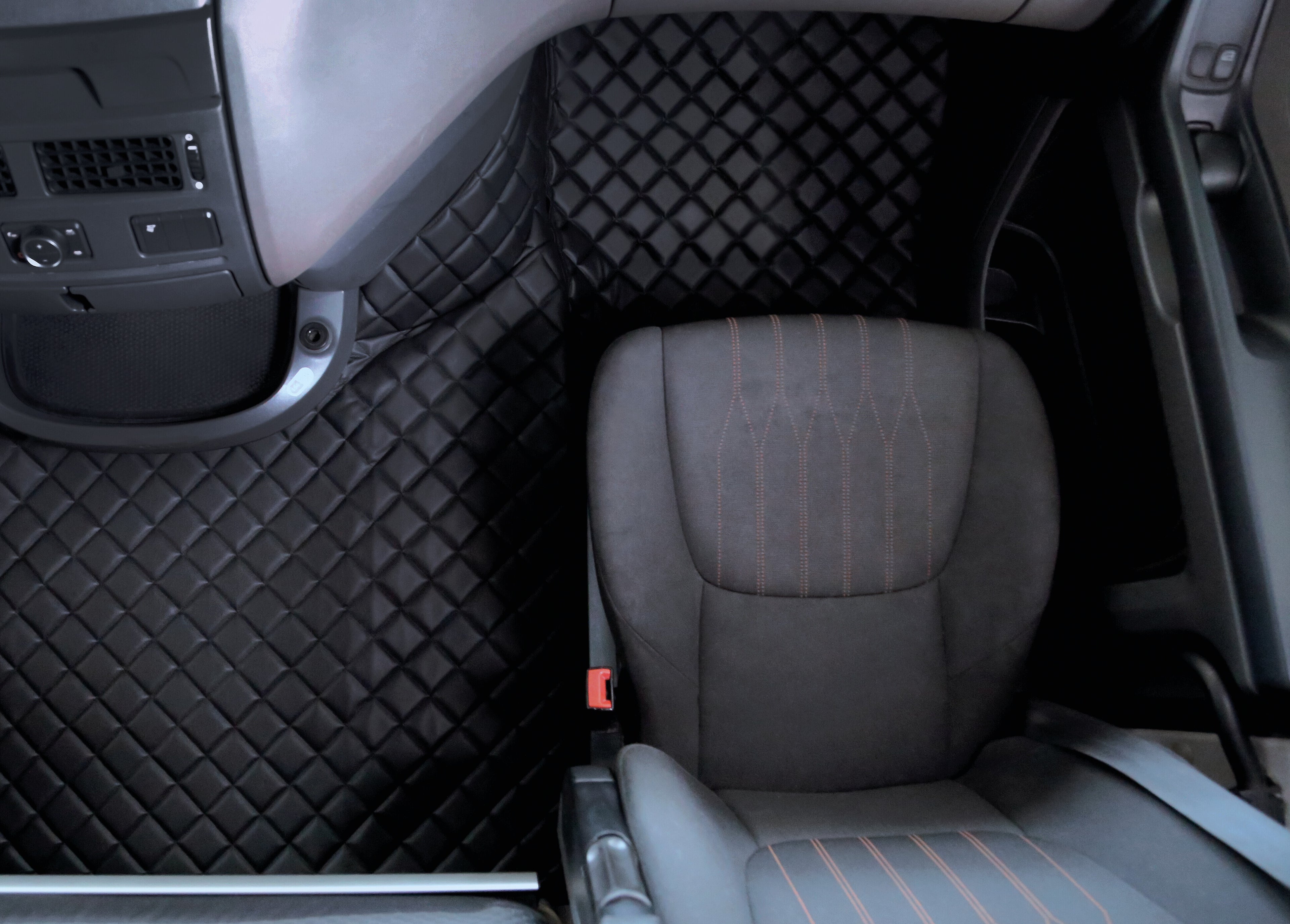Coppia tappeti in Skeentex - Nero - compatibile per Daf XF 106 (10/12>05/21)
