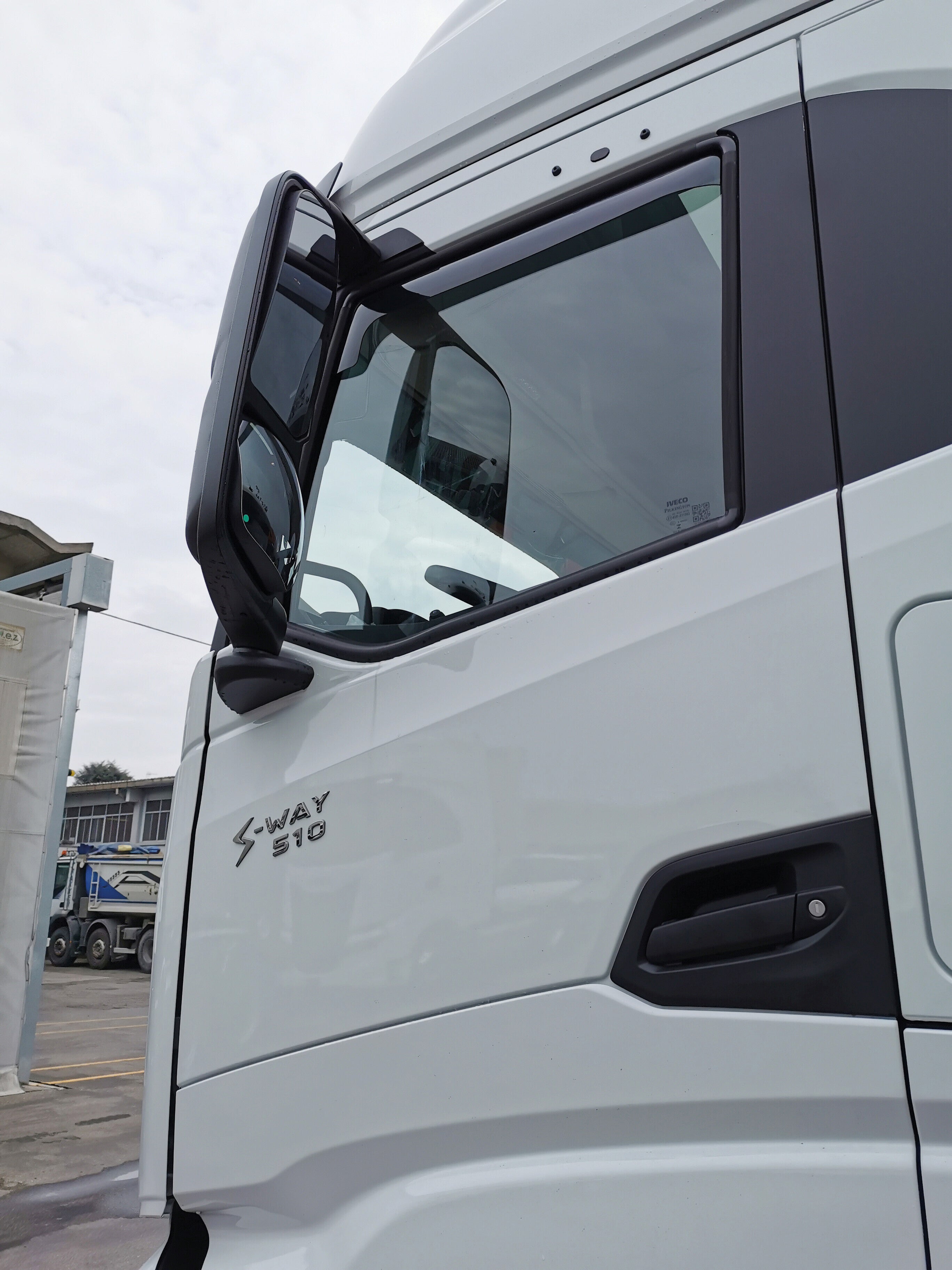 Set deflettori aria in acrilico - compatibile per Iveco S-Way (10/19>) - Iveco T-Way (10/19>) - Iveco X-Way (10/17>)