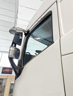 Set deflettori aria in policarbonato - compatibile per Volvo FH Aero (01/24>) con specchi retrovisori - Volvo FH Serie 4 (09/12>05/21) - Volvo FH Serie 5 (06/21>) - Volvo FM (03/13>10/21) - Volvo FMX (04/13>)