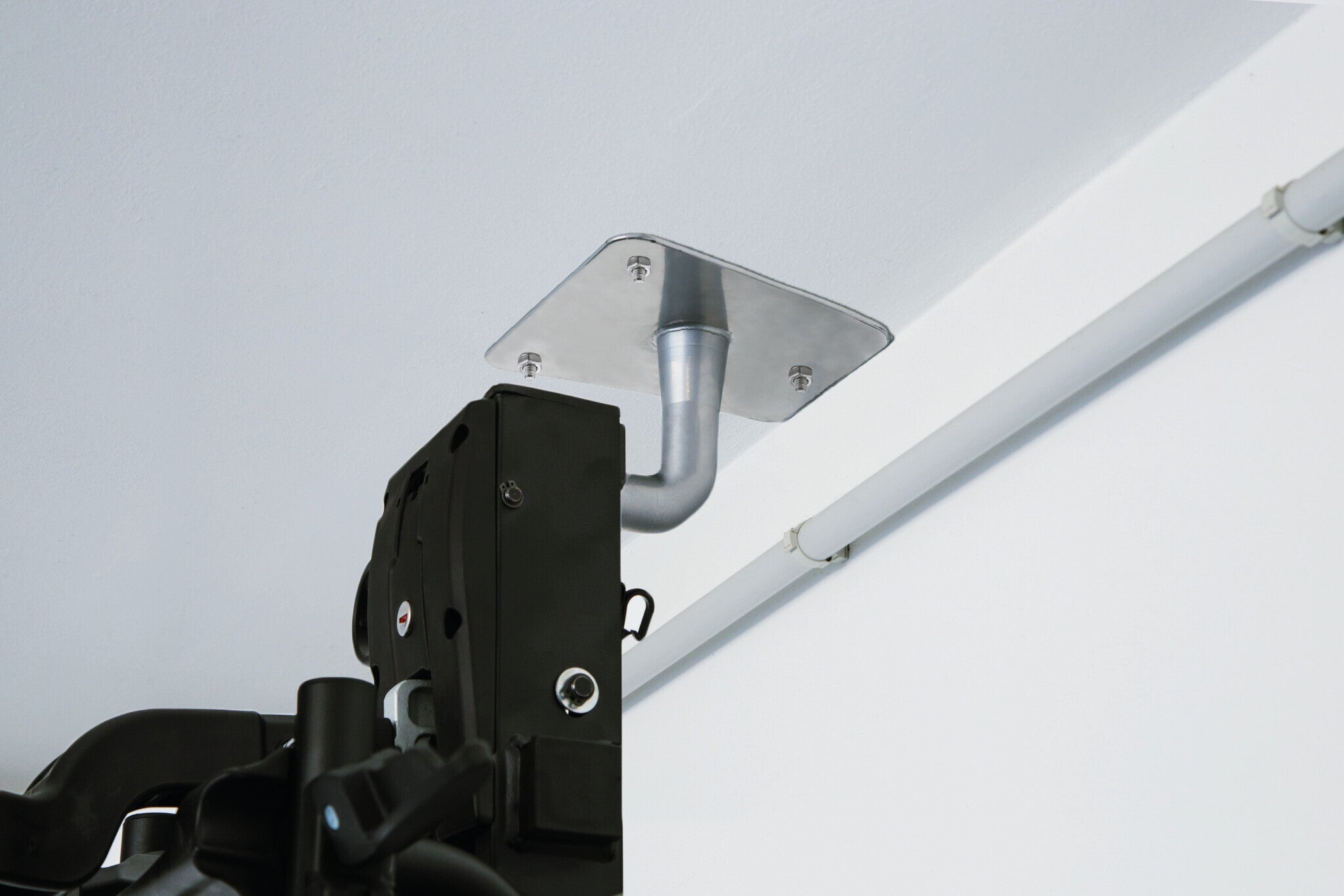 Sphere-1, supporto universale per portabiciclette posteriori a gancio traino, fissaggio a muro o soffitto